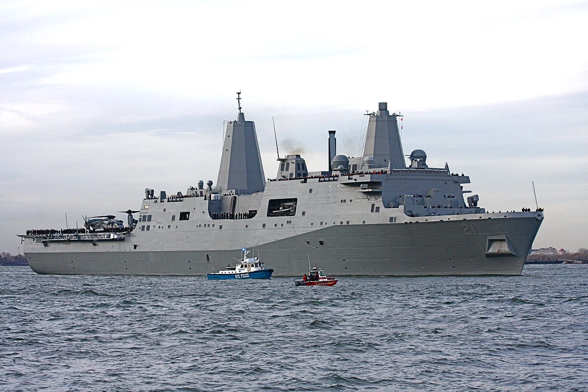 Το USS New York φτιαγμένο από ατσάλι των δίδυμων πύργων, στην ΑΟΖ